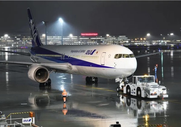 약 200명의 일본인을 실은 전세 비행기는 오전에 도쿄의 하네다 공항에 도착할 예정이다. 사진=교토통신 캡처