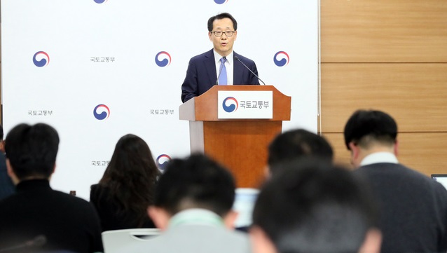 지난 20일 김흥진 국토교통부 주택정책관이 19번째 부동산 대책을 발표하고 있다. 사진=뉴시스