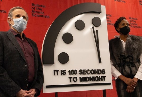 올해 '운명의 날 시계'(Doomsday Clock)가 자정까지 100초 남았다./사진=BAS 트위터 캡쳐