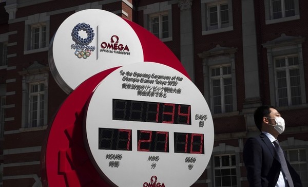 도쿄올림픽 카운트다운을 알리는 시계. 사진=AP/뉴시스