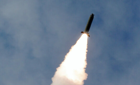 북한은 17일 평양 순안비행장에서 동해상으로 단거리 탄도미사일 2발을 발사했다. 사진=시사주간 DB