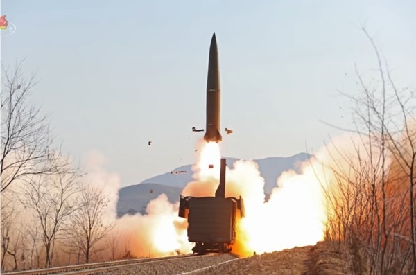 북한은 25일 오전 동해상으로 탄도미사일 3발을 발사했다. 한미정상회담 나흘 만이고 바이든 대통령이 일본을 떠난 다음 날 이뤄졌다. 사진=시사주간 DB