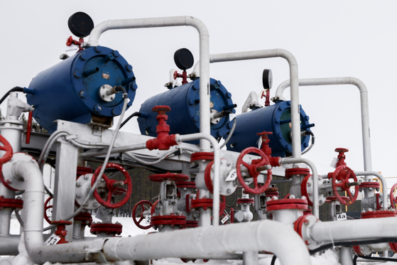 러시아 서부 타타르스탄 공화국 안에 있는 한 석유·가스 시추시설. 사진=타스 참조