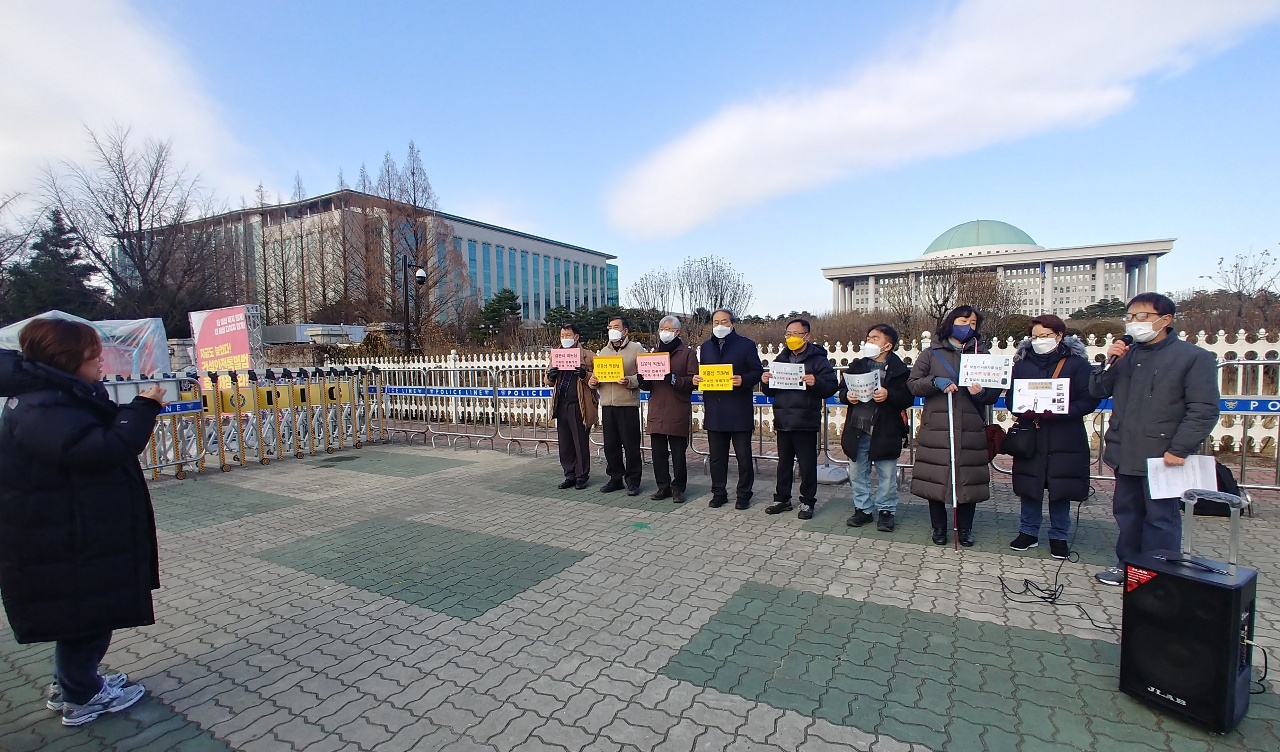 지난해 12월 장애인단체 활동가들이 국회에 보청기기 관련 법률 개정을 촉구한바 있다. 사진=김철환
