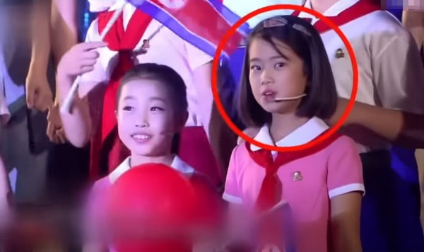 북한 9.9절 공연무대에 등장해 김정은-리설주 부부의 딸로 보도된 김주애의 모습. 사진=시사주간 DB