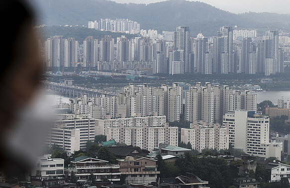 서울 아파트값은 28주째 하락세를 이어갔고, 5주 연속 최대 낙폭을 기록했다. 사진=뉴시스