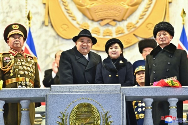 김정은 북한 국무위원장의 둘째 딸이 공식석상에 등장하며 그의 여성편력과 아들 딸에 대한 관심이 고조되고 있다. 사진=시사주간 DB