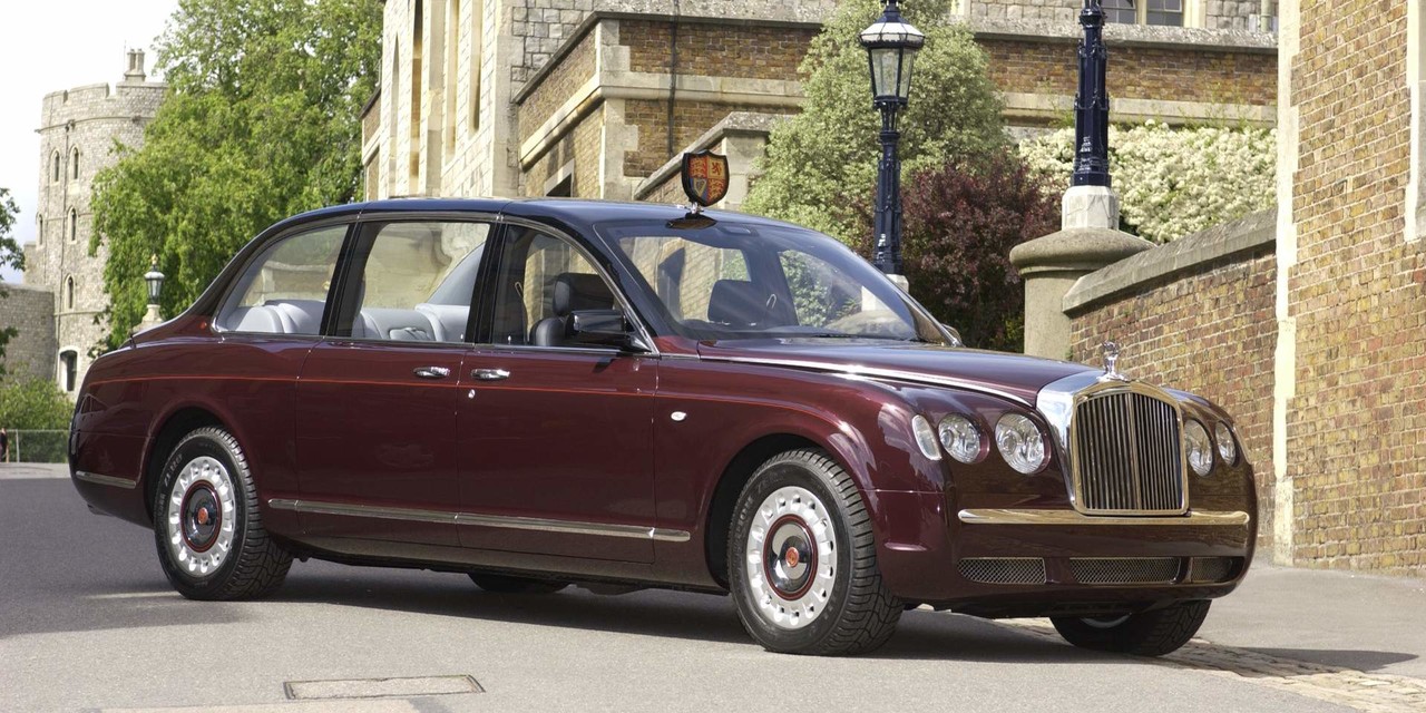 찰스 3세 등 영국 왕실이 공식 차량으로 사용하는 벤틀리의 스테이트 리무진. 사진=벤틀리