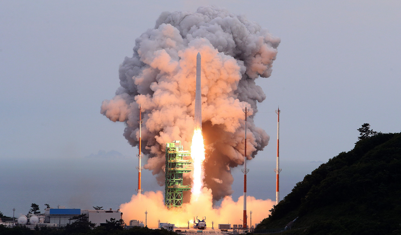 지난달 25일 전남 고흥 나로우주센터에서 한국형 우주 발사체 누리호가 발사되고 있다. 사진=항우연