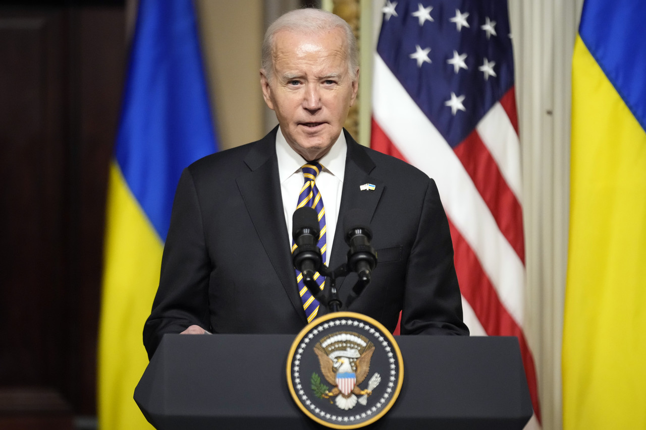 조 바이든 미국 대통령이 12일(현지시각) 백악관 아이젠하워 행정동 인도조약실에서 볼로디미르 젤렌스키 우크라이나 대통령과 공동 기자회견 하면서 발언하고 있다. 워싱턴=AP