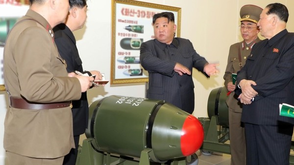 김정은 북한 국무위원장은 지난해 연말 전원회의에서 "대한민국 것들과는 통일이 성사될 수 없다"며 유사시 핵무기 공격도 불사할 것이라고 위협했다. 사진=시사주간 DB